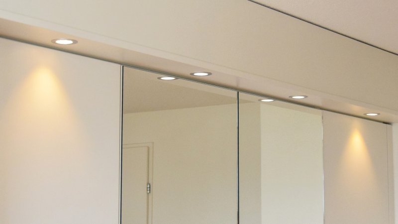 Integriertes Licht über Einbauschrank
